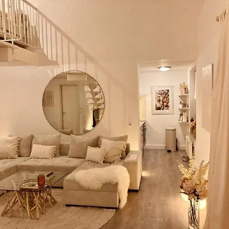 Amalfi - Stylish With Terrace Apartment Schoenefeld