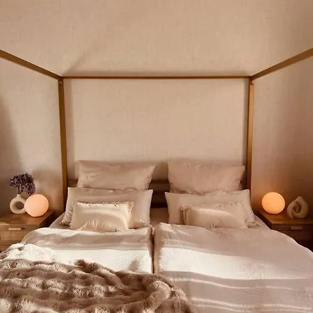 Apartment Amalfi - Stylish With Terrace Schoenefeld
