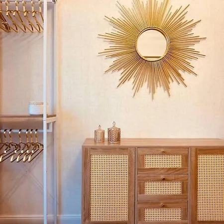 Amalfi - Stylish With Terrace Apartment Schoenefeld