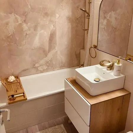Apartment Amalfi - Stylish With Terrace Schoenefeld