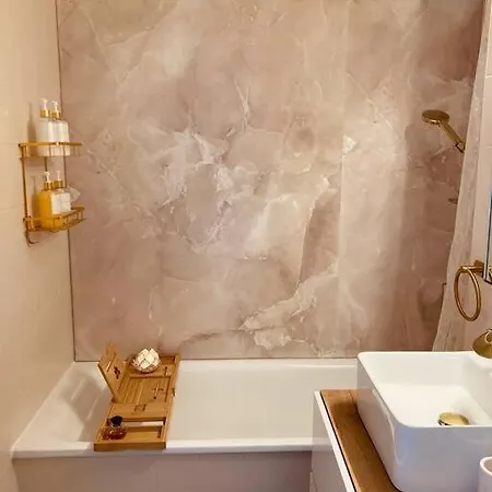 Amalfi - Stylish With Terrace Schönefeld